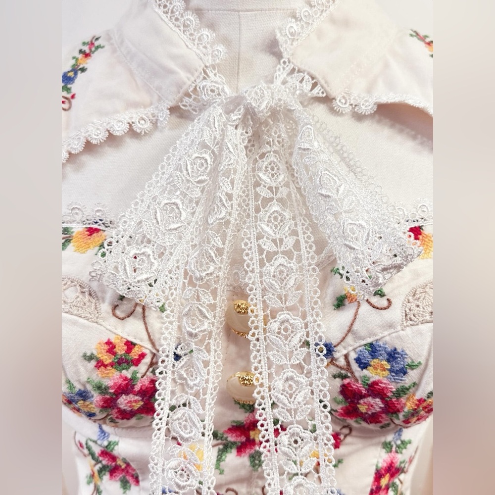 Embroidered Ivory Lace Tie-Neck Blouse - Picture 3 of 10
